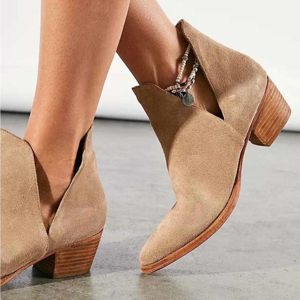 Free People Charm Double V Ankle Boots Block Heel Taupe Suede 39EU 9US
